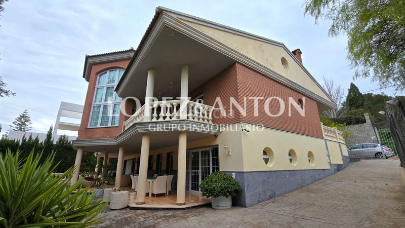 Foto 4a3a09cb-6d11-482c-8747-628f5fd0412d. Chalet with fireplace parking pool in Benaguasil