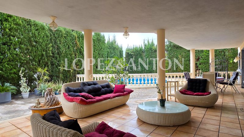 Foto 84e81fe6-5139-4a65-a3d5-57b0b24d8c81. Chalet with fireplace parking pool in Benaguasil