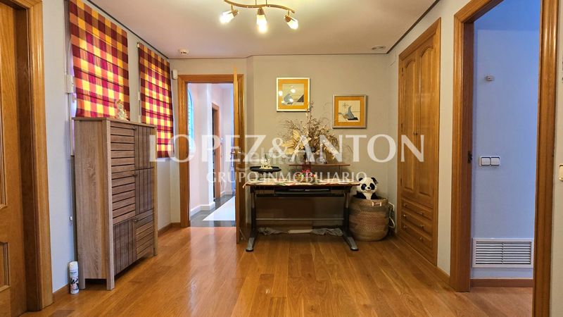 Foto ac26f8fe-291e-49d8-897c-66cdbb98dfa5. Chalet with fireplace parking pool in Benaguasil