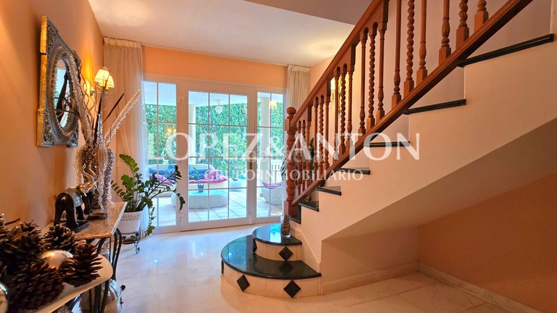 Foto ad4d923e-034a-45bb-85c3-7a7b56786921. Chalet with fireplace parking pool in Benaguasil