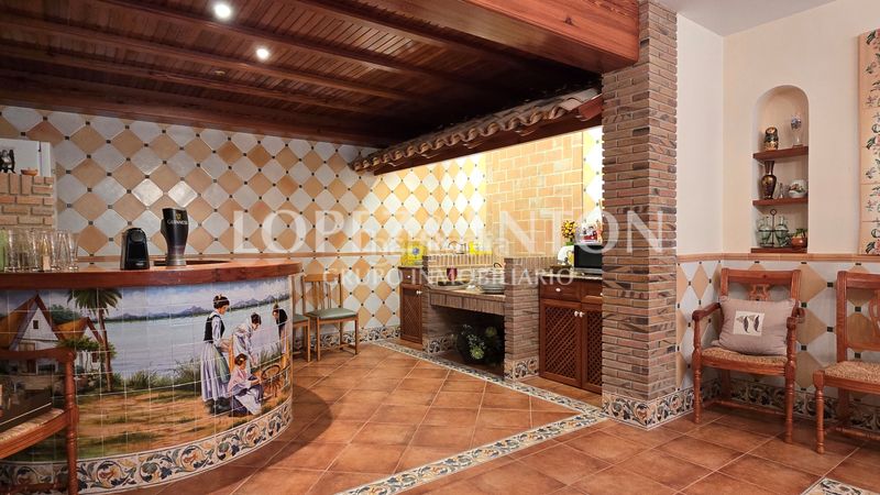 Foto c5b3994e-237c-4cef-bc4e-5419b3e95834. Chalet with fireplace parking pool in Benaguasil