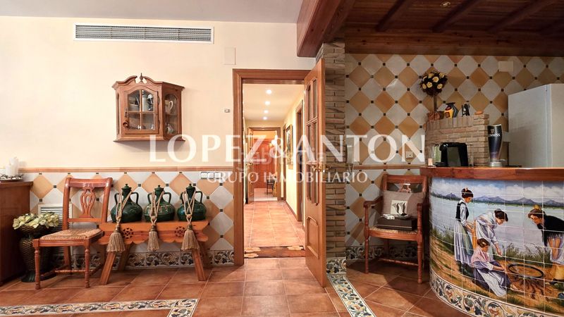 Foto ccbd59f9-05eb-498c-9944-2af2f06f9956. Chalet with fireplace parking pool in Benaguasil