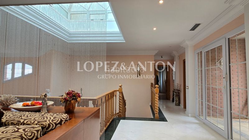 Foto dcb53bd0-1751-454e-ae3c-efb640e6da3e. Chalet with fireplace parking pool in Benaguasil