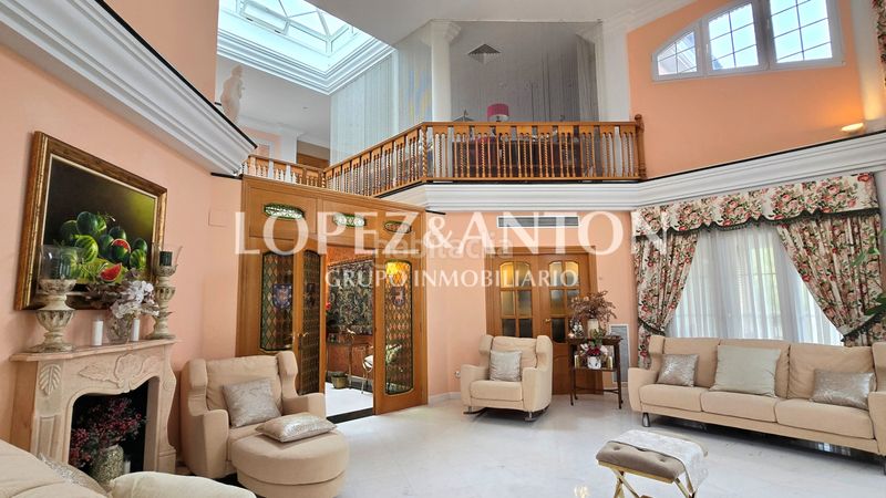 Foto f78f4a99-5588-47c0-b0ea-009d11ca5f6e. Chalet with fireplace parking pool in Benaguasil