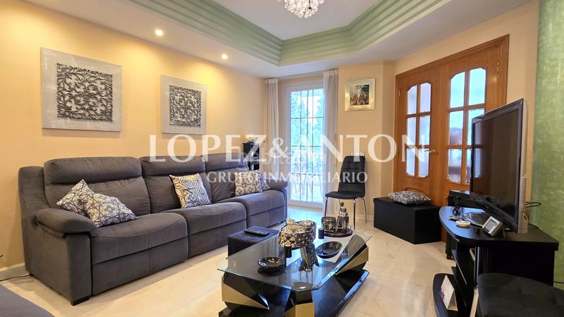 Foto fb8082f0-4101-4db0-b4bb-c48256b3f39e. Chalet with fireplace parking pool in Benaguasil