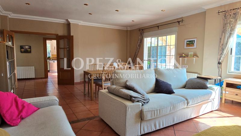 Foto 87509c65-d088-4a13-8b00-5738e8991440. Chalet with fireplace heating parking pool in El Paraíso-Los Almendros Eliana (l´)