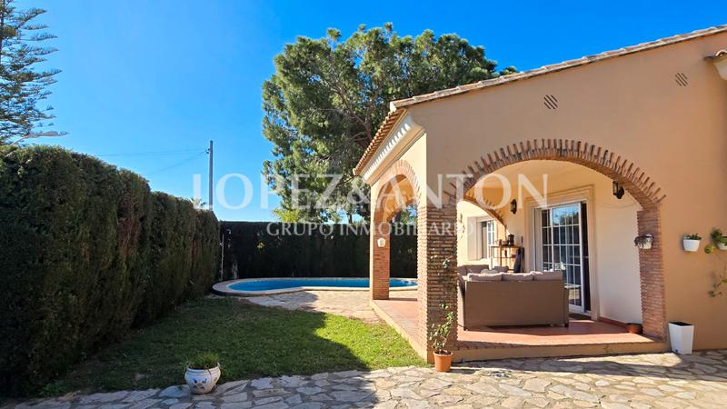 Foto bfda8852-cb94-4b99-8560-75e17a0f0ee9. Chalet avec cheminée chauffage parking piscine dans Eliana (l´)