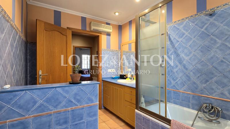 Foto 0acf2e8b-b08d-4831-bce2-790eeec03814. Chalet con camino riscaldamento parcheggio piscina in Eliana (l´)