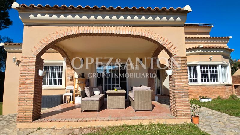 Foto 0db5a567-3170-458e-a7fc-61b9d37ee9a5. Chalet con camino riscaldamento parcheggio piscina in Eliana (l´)