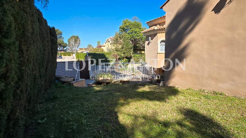 Foto 5f7e14d3-f999-49cc-8279-ecd60512f5cf. Xalet amb xemeneia calefacció aparcament piscina a Eliana (l´)