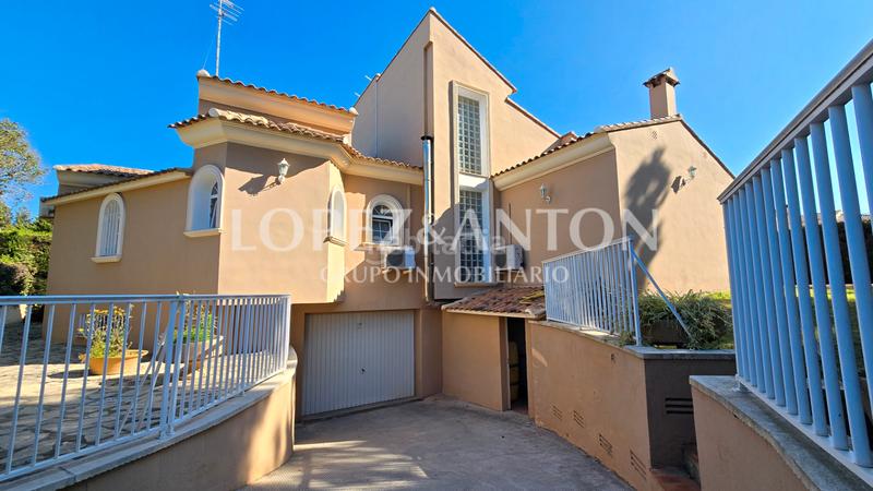 Foto c66ca612-2b03-4707-aa3d-9b80f9dfd38e. Xalet amb xemeneia calefacció aparcament piscina a Eliana (l´)