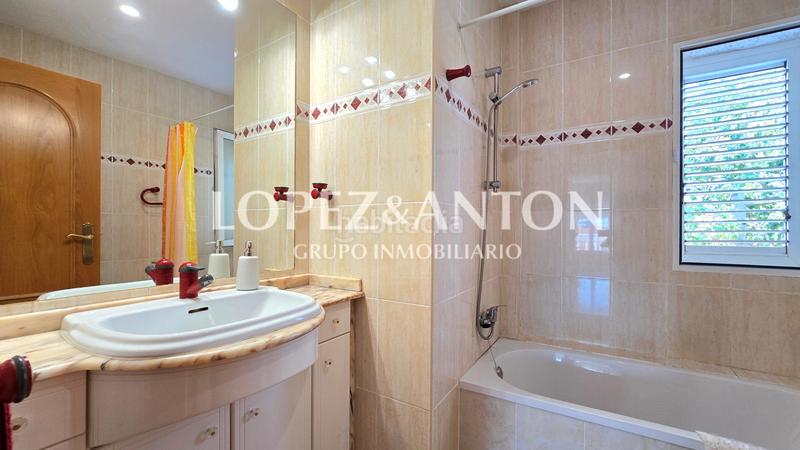 Foto 97f36d40-4390-47df-9f3d-5ba1c5c917ba. Chalet con camino riscaldamento parcheggio piscina in Eliana (l´)