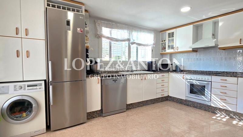 Foto df319747-2de9-48a2-931e-27e7988280b7. Chalet con camino riscaldamento parcheggio piscina in Eliana (l´)