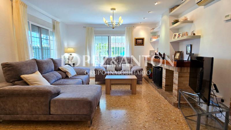 Foto e2d2aa34-77fb-41ea-9cb7-dcbc2c457de8. Chalet con camino riscaldamento parcheggio piscina in Eliana (l´)