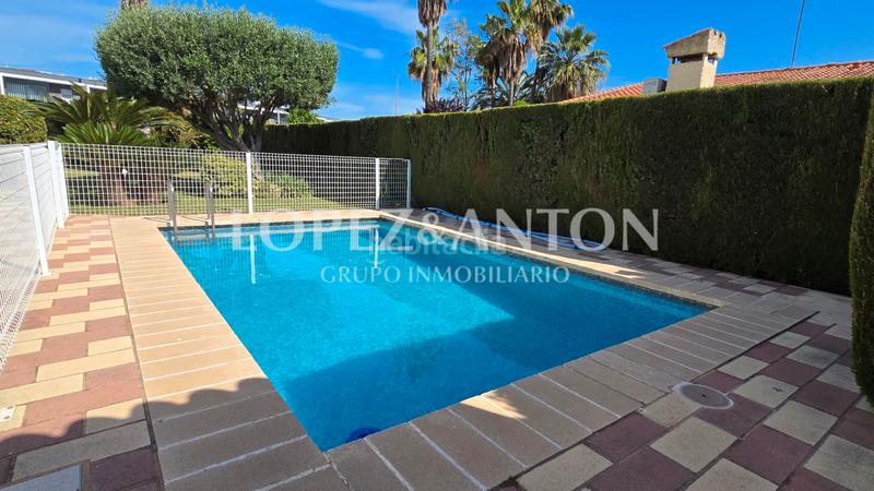 Foto c9908aaa-59a7-4885-a979-8aafd7e1877f. Xalet amb xemeneia calefacció aparcament piscina a Eliana (l´)