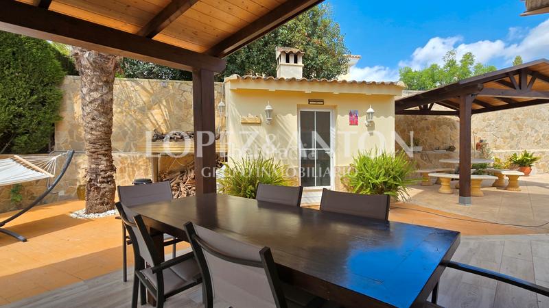 Foto 00a55d8c-c124-48de-bd64-ecc6a3ec8d01. Chalet con riscaldamento parcheggio piscina in Montealegre Eliana (l´)