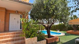 Chalet en Riba - roja de Tria