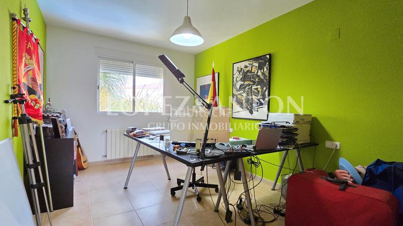 Foto 28f83e0b-4d39-4621-8a64-f0f8f837e0f2. Xalet amb xemeneia calefacció aparcament piscina a Eliana (l´)