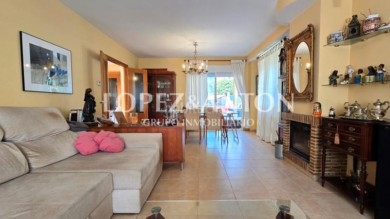 Foto 35aa34a1-982e-4dd5-85e5-de9926f99389. Xalet amb xemeneia calefacció aparcament piscina a Eliana (l´)