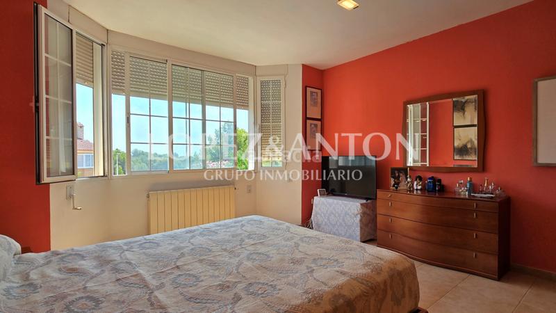 Foto 39c68f4e-d9d4-4751-b057-b08f9547cceb. Xalet amb xemeneia calefacció aparcament piscina a Eliana (l´)