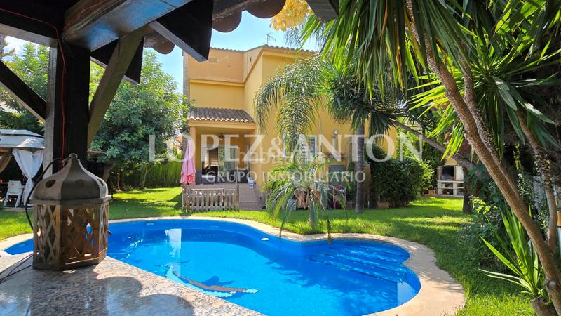 Foto 629f6d80-4363-432b-a5fc-618cad0c0149. Xalet amb xemeneia calefacció aparcament piscina a Eliana (l´)