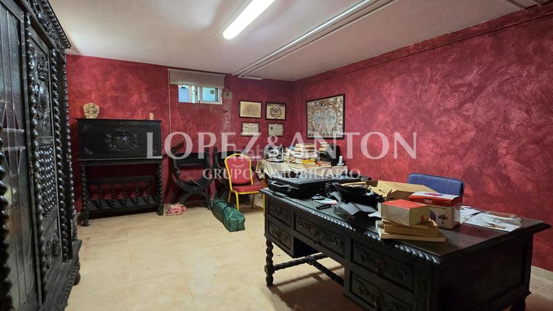 Foto 6e4cd346-d890-49d2-be15-47cbdb5a6061. Xalet amb xemeneia calefacció aparcament piscina a Eliana (l´)