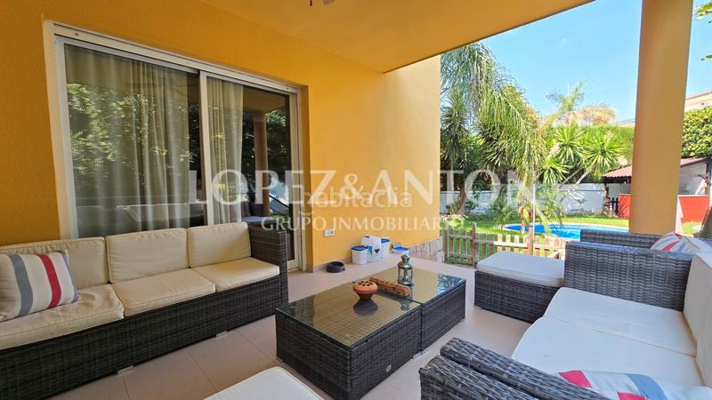 Foto 885be29b-f40f-4064-b7e0-0242dcbf63e5. Xalet amb xemeneia calefacció aparcament piscina a Eliana (l´)