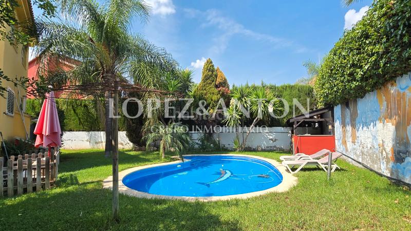 Foto b5199e09-d63e-4008-92f3-e8680cd9f242. Xalet amb xemeneia calefacció aparcament piscina a Eliana (l´)