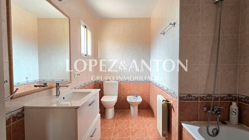 Foto 2f1595de-782a-4d9c-bbd9-a4fbe307b6f0. Chalet with fireplace heating parking pool in La Conarda Pobla de Vallbona (la)