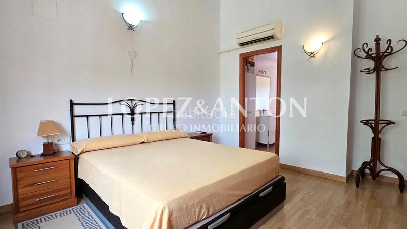 Foto 9b3e0fd3-802e-4114-81fa-b1a581eef183. Chalet with fireplace heating parking pool in La Conarda Pobla de Vallbona (la)