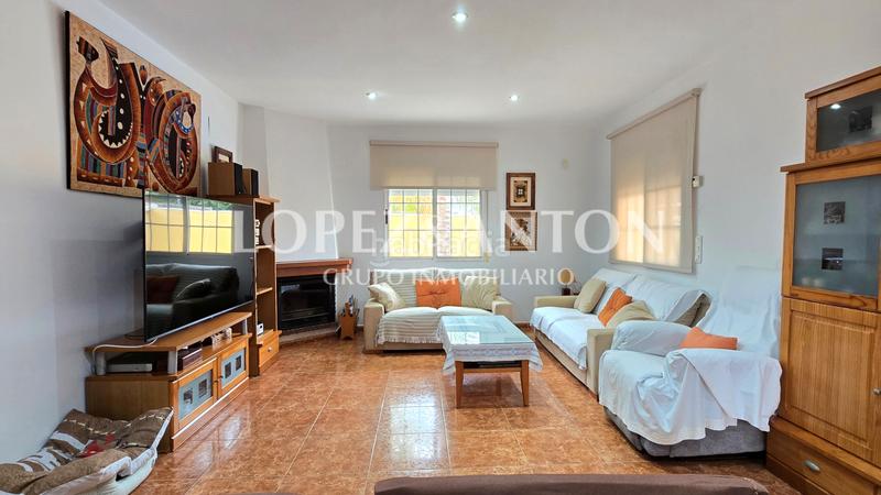 Foto fab80f7f-f203-4e55-8fd0-915724a98e2d. Chalet with fireplace heating parking pool in La Conarda Pobla de Vallbona (la)