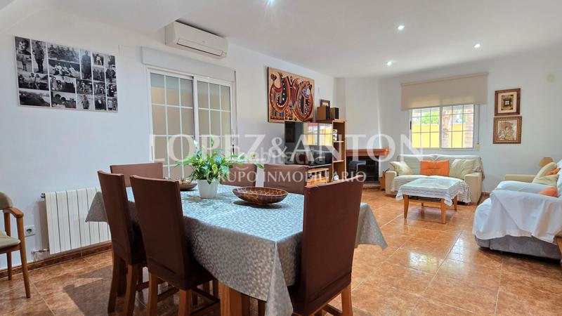 Foto d1dd2d43-ad09-4a50-b700-02952ec8d35f. Chalet con camino riscaldamento parcheggio piscina in Pobla de Vallbona (la)