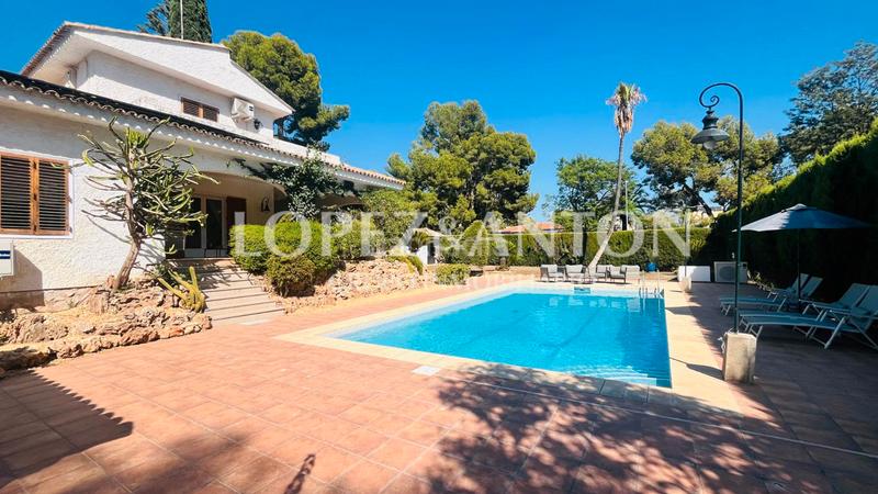 Foto 770b9406-cc06-4bc2-bda1-3ec3859fa89b. Chalet with fireplace heating parking pool in Montepilar Eliana (l´)