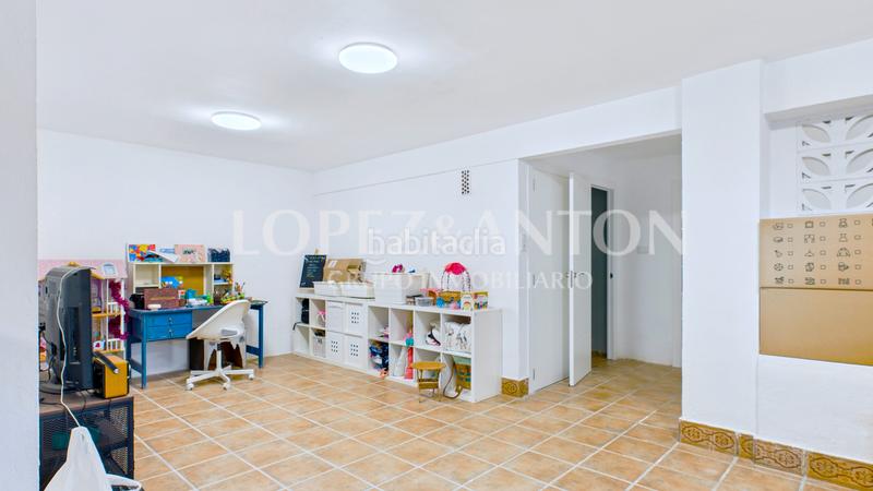 Foto f71a7429-62c6-40a2-99f4-f2cd0d2453dc. Chalet with fireplace heating parking pool in Montepilar Eliana (l´)