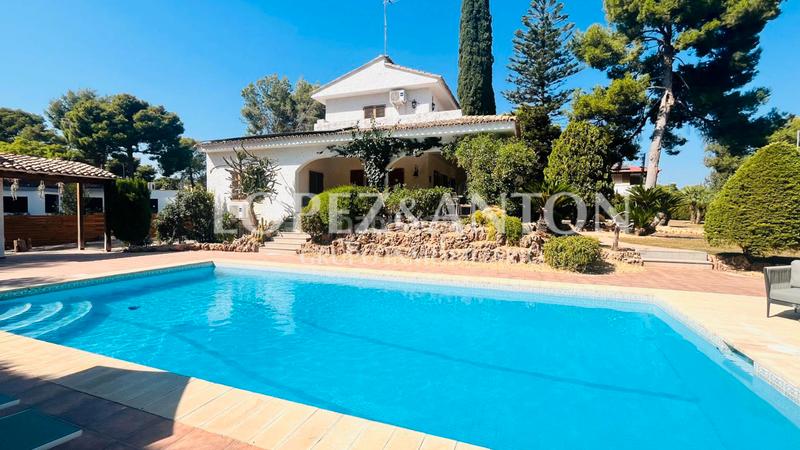 Foto 6075e9d3-a9b6-4928-ba35-e15c59792f04. Chalet con camino riscaldamento parcheggio piscina in Eliana (l´)