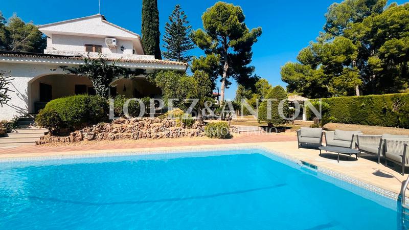 Foto 1e8a9ee0-54b1-4afd-8948-227384715659. Xalet amb xemeneia calefacció aparcament piscina a Eliana (l´)