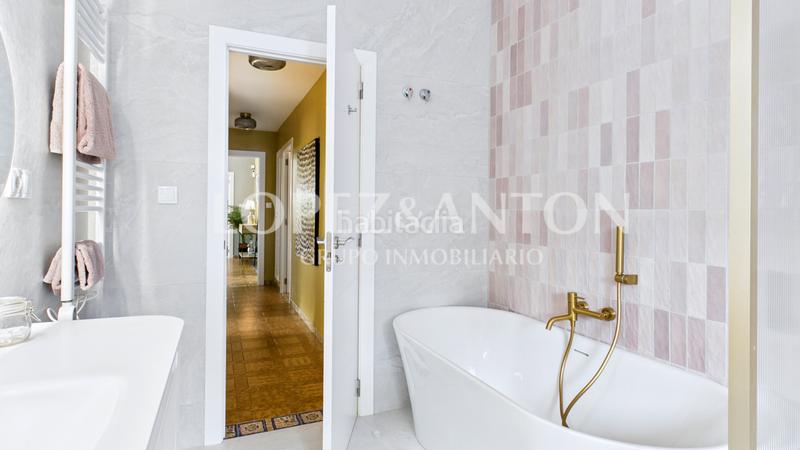 Foto d52a246b-8a9b-4dc4-9305-af679c1c2f22. Xalet amb xemeneia calefacció aparcament piscina a Eliana (l´)