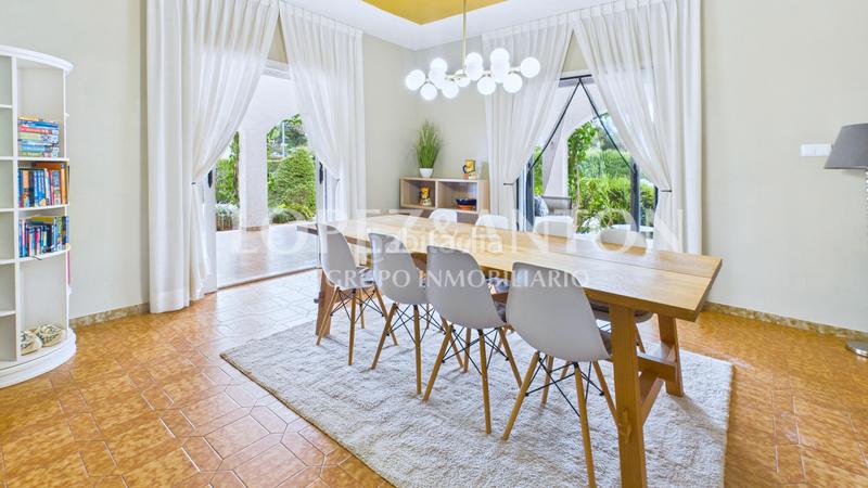 Foto e4e8570b-a266-43c4-bcd8-67719a5e4605. Xalet amb xemeneia calefacció aparcament piscina a Eliana (l´)