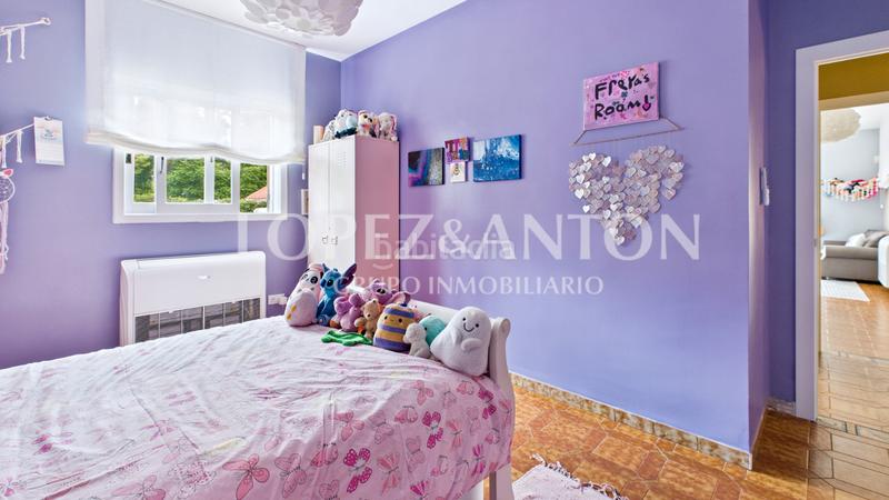 Foto ffdf8c09-c45f-44cd-82e9-1abfbe5e9480. Xalet amb xemeneia calefacció aparcament piscina a Eliana (l´)