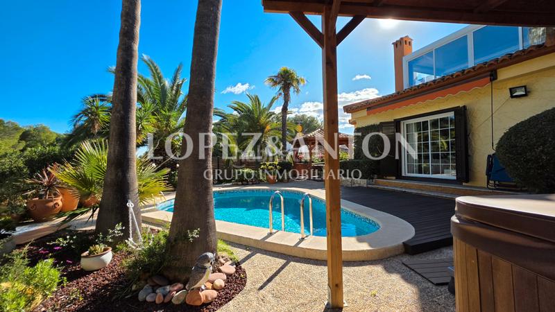 Foto d0c12dc6-e3fc-45b8-8123-b83f8109f3c8. Chalet with fireplace heating parking pool in Montepilar Eliana (l´)