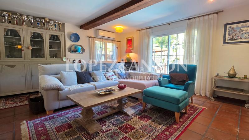 Foto fe1ec19a-8ca5-4871-a6fd-e67099f4ed80. Chalet with fireplace heating parking pool in Montepilar Eliana (l´)