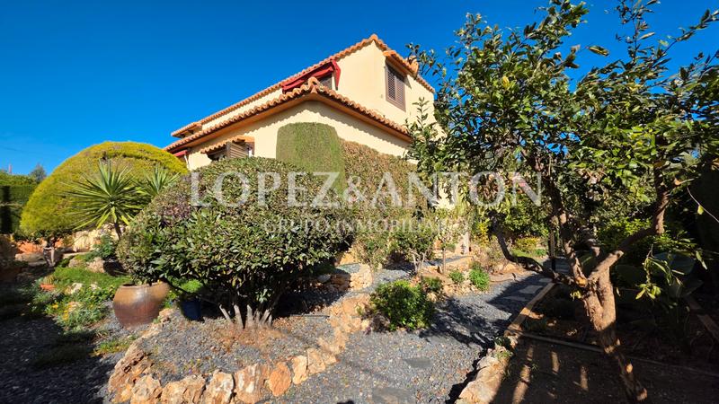 Foto 8ac580b5-1275-4d19-afda-38b483eefe44. Chalet avec cheminée chauffage parking piscine dans Eliana (l´)