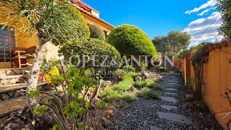 Foto e77ff98a-7497-4f57-b82a-591639d852ce. Chalet con camino riscaldamento parcheggio piscina in Eliana (l´)