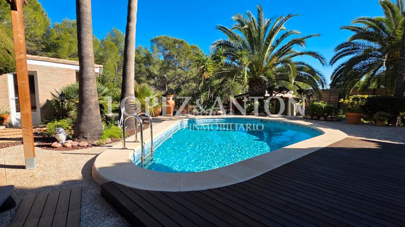 Foto 1be8d186-9301-45d0-8411-2f88048223da. Xalet amb xemeneia calefacció aparcament piscina a Eliana (l´)