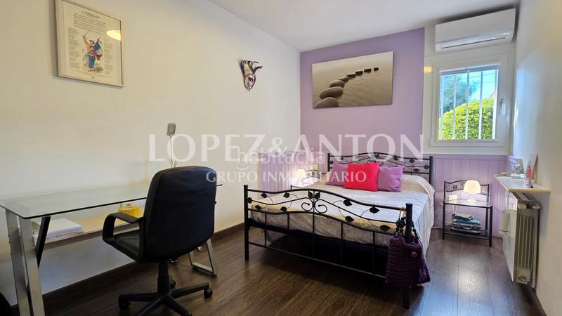 Foto dee04a59-f609-4e10-a382-52e7e4283d04. Xalet amb xemeneia calefacció aparcament piscina a Eliana (l´)