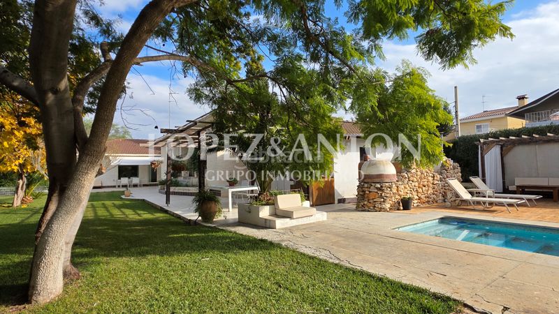 Foto 222eb0db-21ec-4eba-8566-685330a038c0. Xalet amb aparcament piscina a Montealegre Eliana (l´)