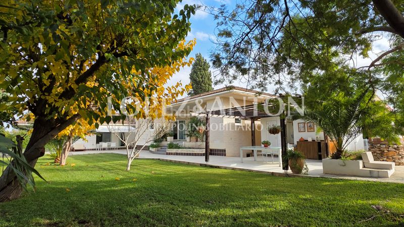 Foto 27d1888e-3e89-4299-8d30-6cd3ca583d3d. Xalet amb aparcament piscina a Montealegre Eliana (l´)