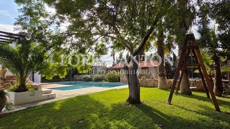 Foto 349e9262-4d5a-4cad-a77a-0a338598e14e. Xalet amb aparcament piscina a Montealegre Eliana (l´)