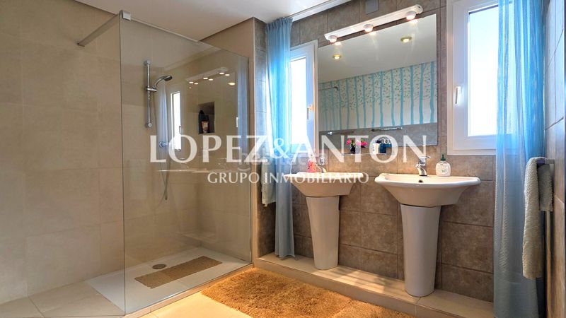 Foto 3e308e9c-50ca-4244-91af-b9558c8e8930. Xalet amb aparcament piscina a Montealegre Eliana (l´)