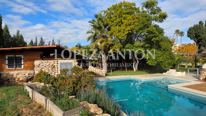 Foto 8e0964cc-7b58-4d30-a07a-2b4d069055a9. Xalet amb aparcament piscina a Montealegre Eliana (l´)